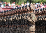 开云体育-铁骑踏烽火，孤城救赎，布伦森的封神时刻