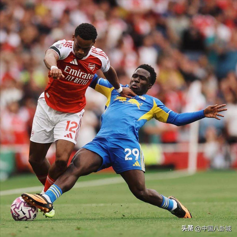 阿森纳主场氛围火爆，球迷热情助威球队