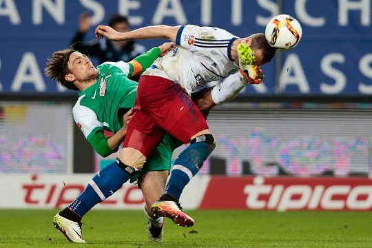 包含不莱梅对阵汉堡，谁将称霸场上的词条