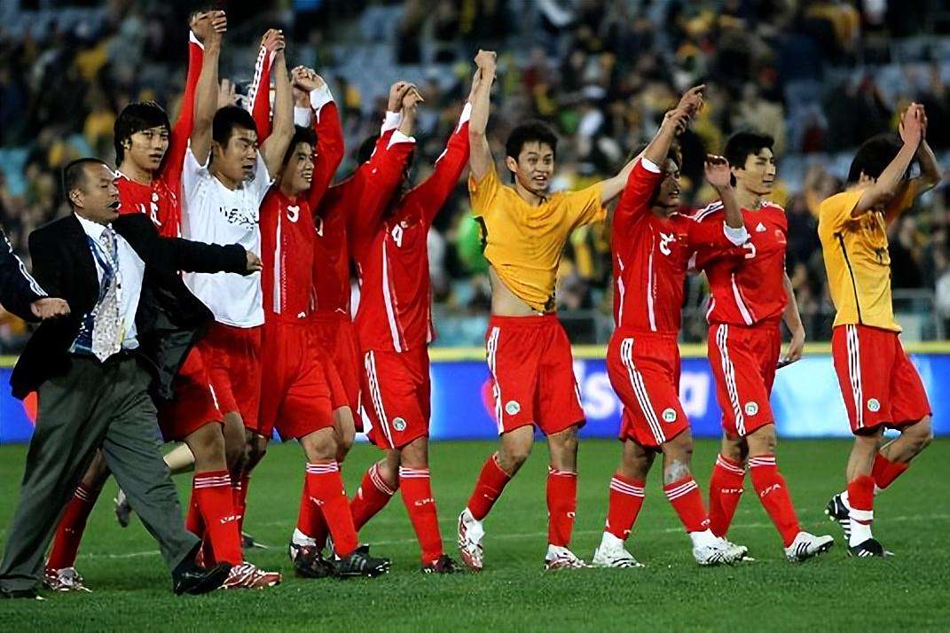 球队集体努力，团结拼搏迎战挑战