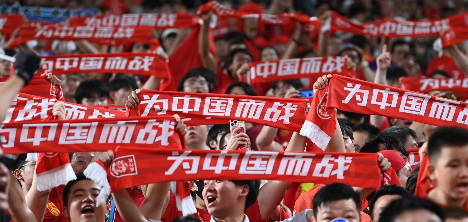 球队集体努力，团结拼搏迎战挑战