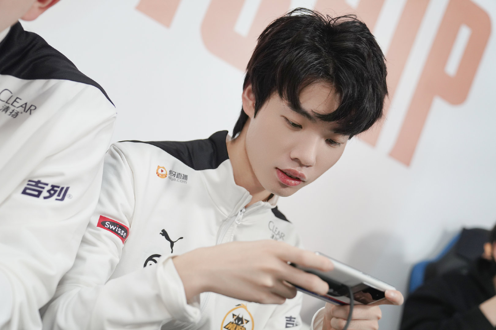 狼队攻防平衡受质疑，主教练寻找解决方案的简单介绍