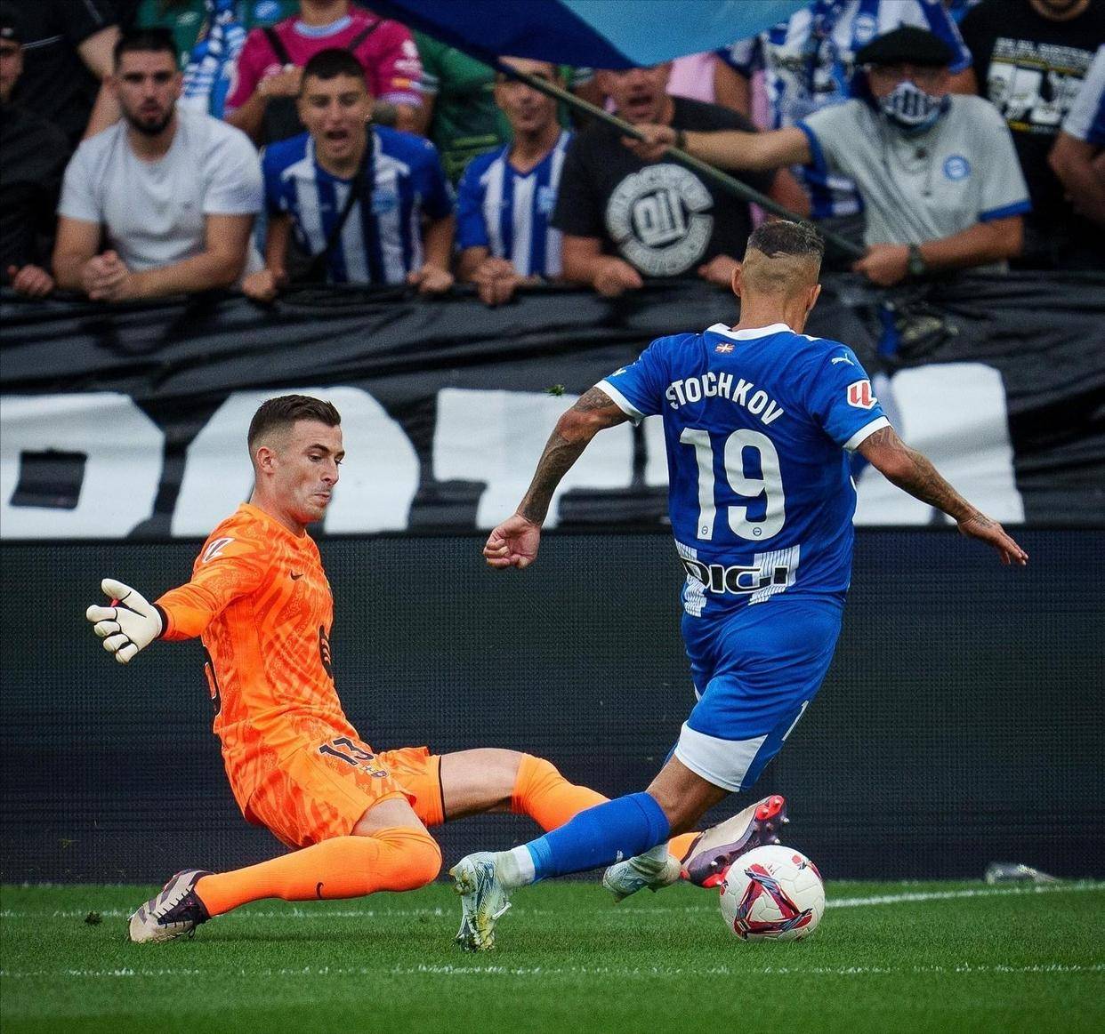 巴塞罗那客场失利,小组出线悬念的简单介绍 巴塞罗那客场失利,小组出线悬念的简单介绍