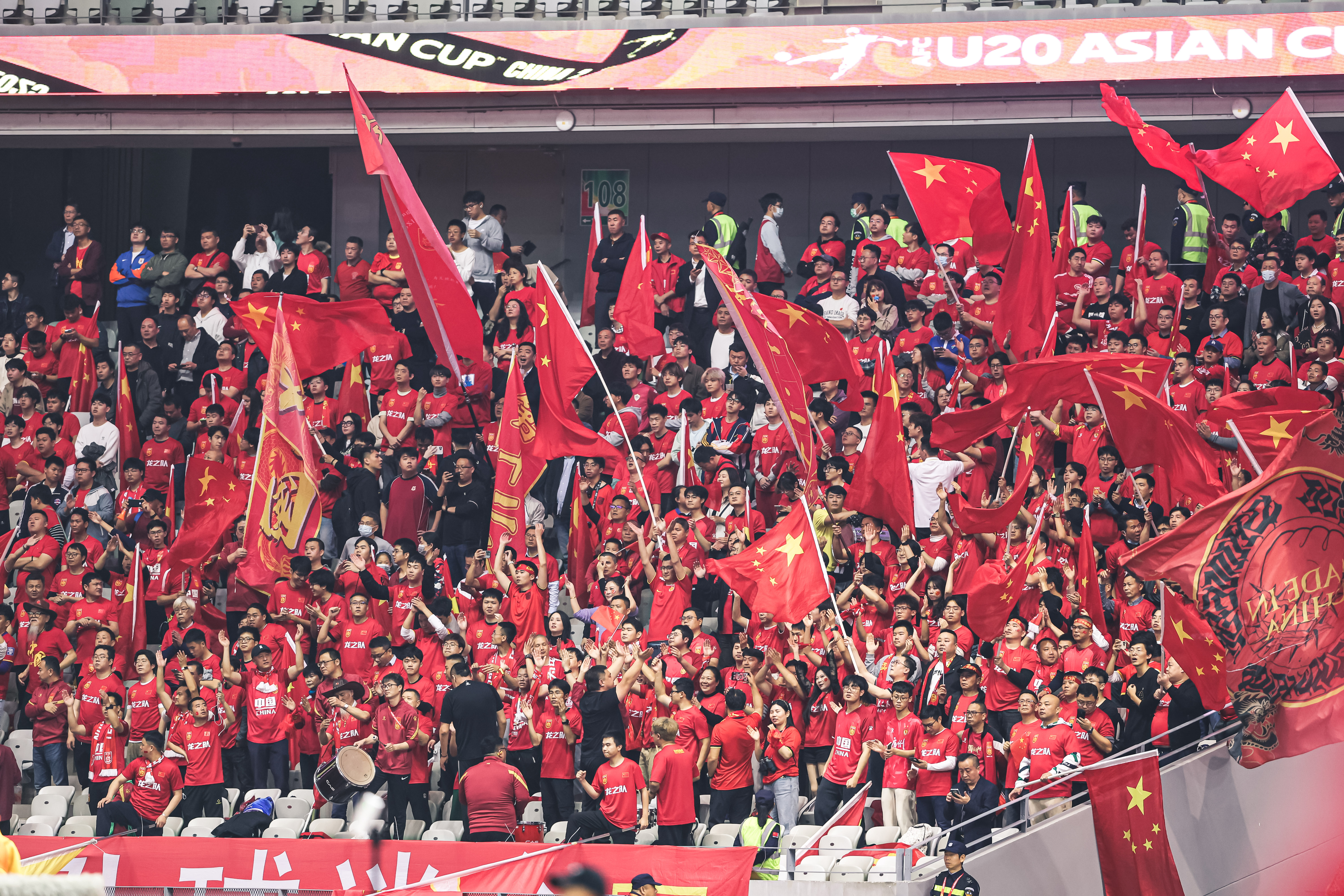 包含亚洲足球盛事掀起新一轮热潮的词条