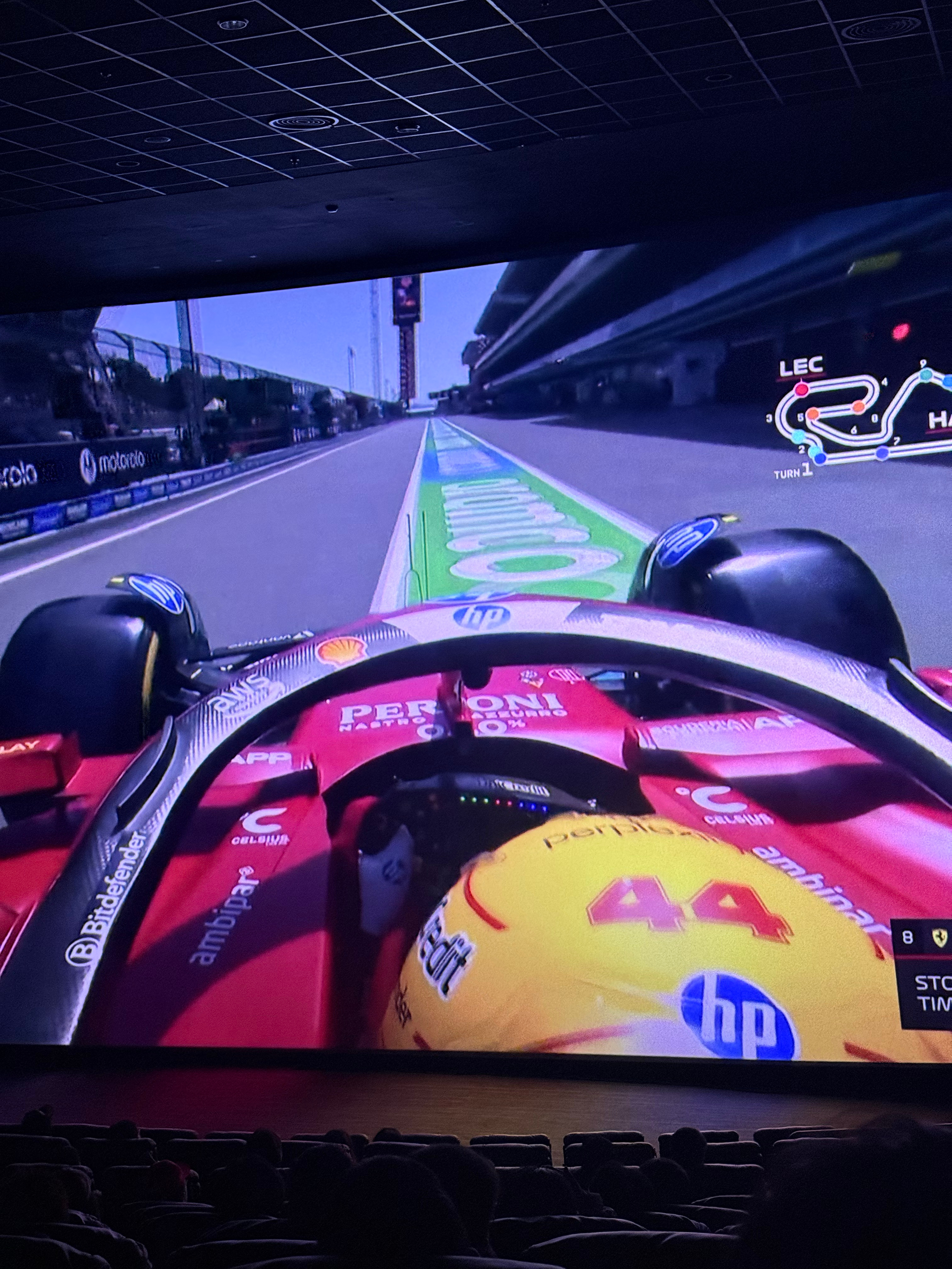 赛车选手刷新世界纪录，震撼全场