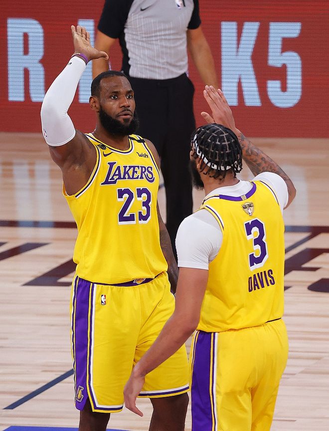 V5险胜塞维利亚，安东尼·戴维斯打破历史纪录宿敌对决半决赛，留下经典瞬间的简单介绍