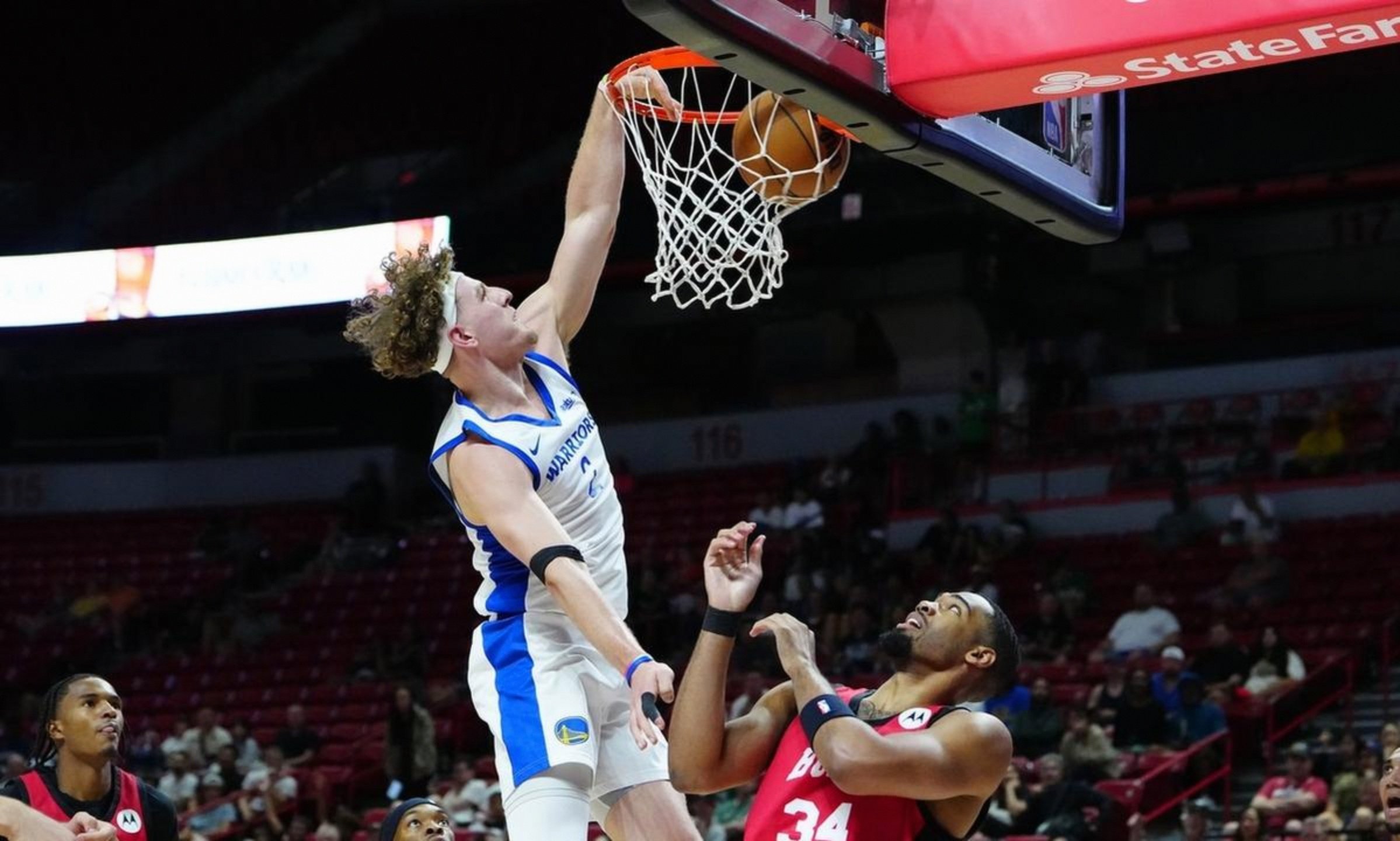 新疆队横扫76人，武切维奇统治全场