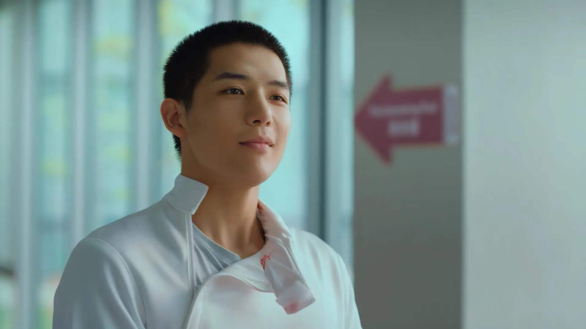 当世界在他脚下,也在他身后,孔德的唯一性之夜,与塞内加尔对阵尼斯的棋局